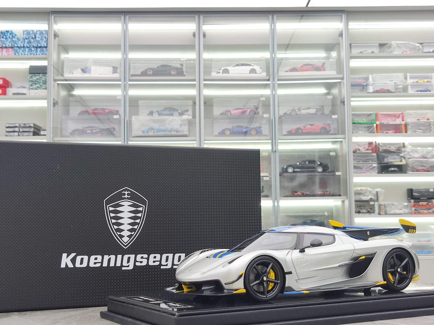 FRONTIART 1/18 Koenigsegg Jesko Attack Moon Silver FA112