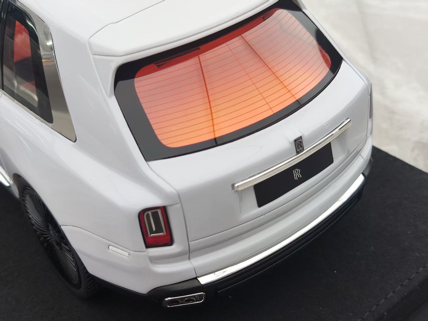 GL 1/18 Rolls-Royce Cullinan Grey JS-GL031