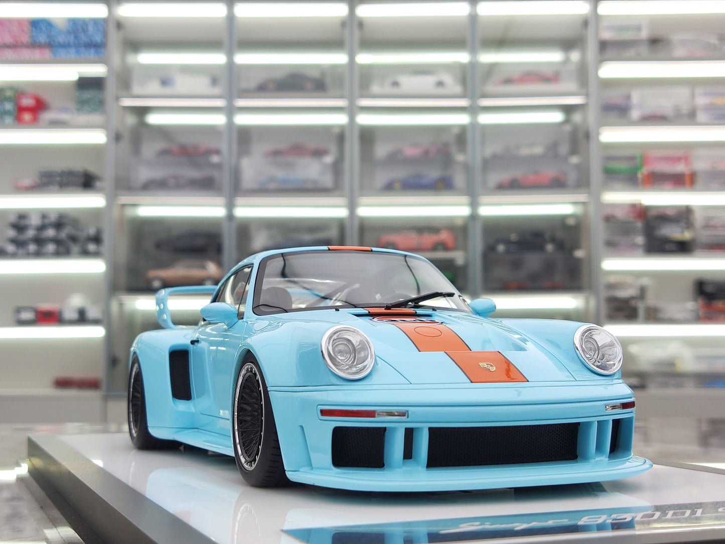 MCM 1/18 Porsche Singer DLS Turbo Acrylic Base with Bay/High Spoiler MCM013