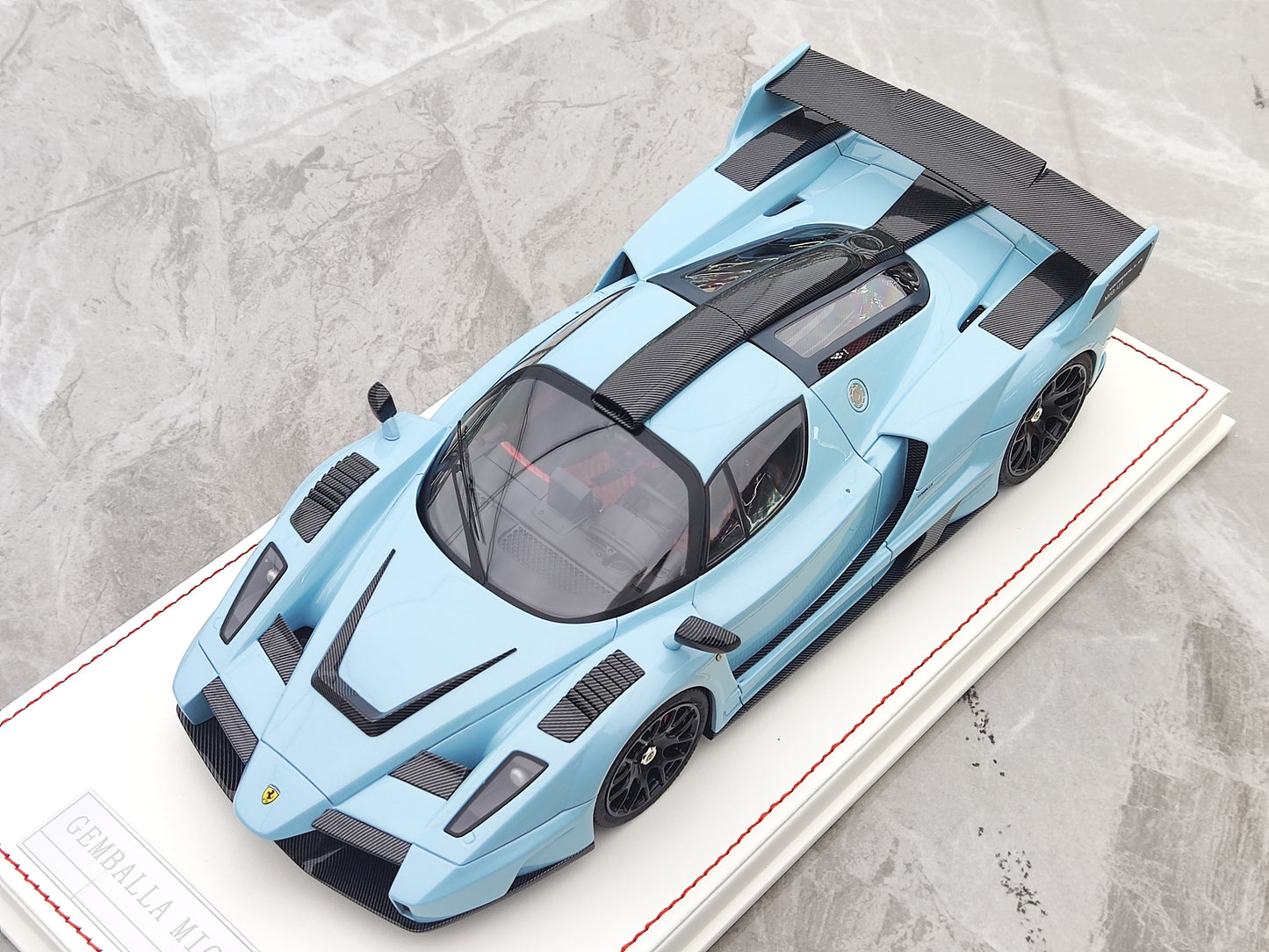 RUNNER 1/18 Ferrari Enzo MIG-UI Simulation Model Car Ornaments