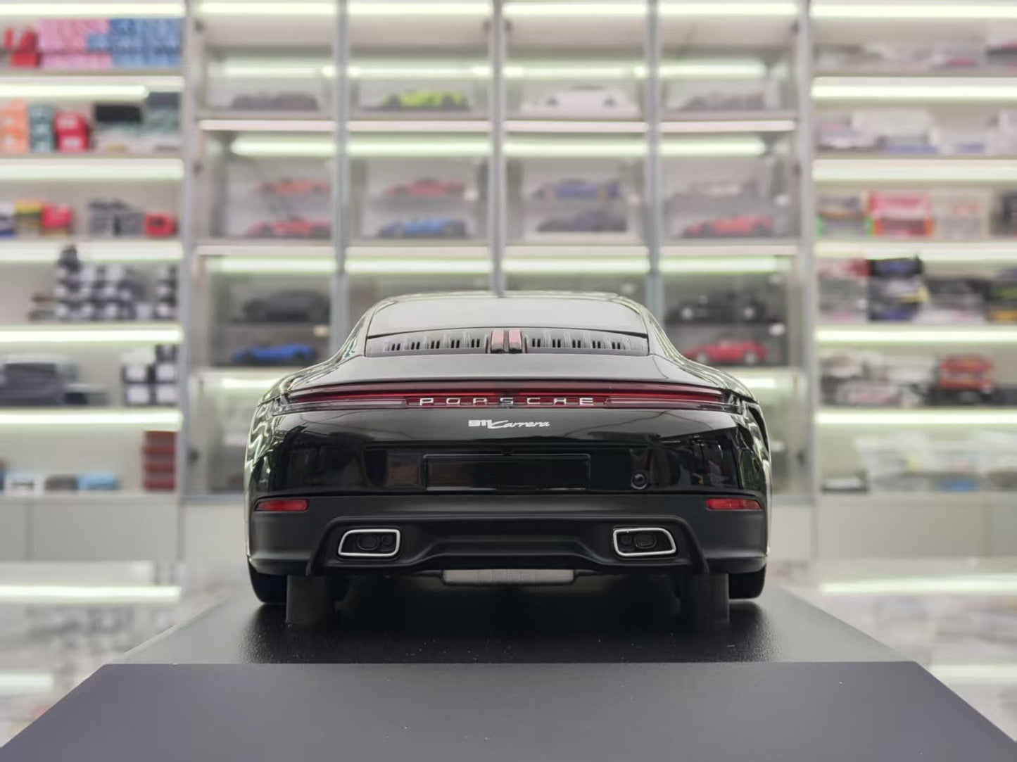 MINICHAMPS 1/18 Porsche 911 Carrera Black Alloy Model 155064022