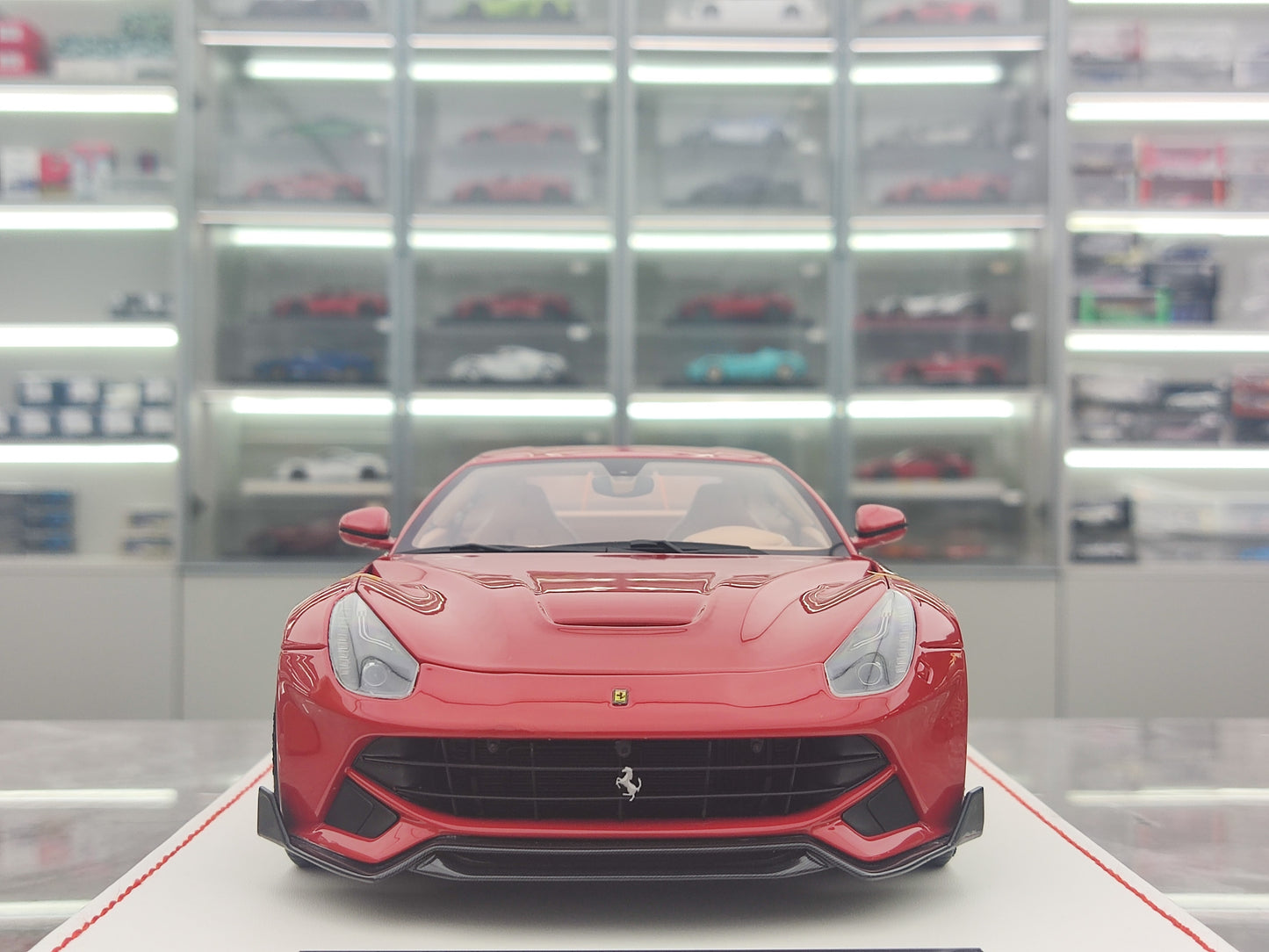 RUNNER 1/18 Ferrari F12 DMC Red Limited Edition Simulation Model Car JM-RNR001