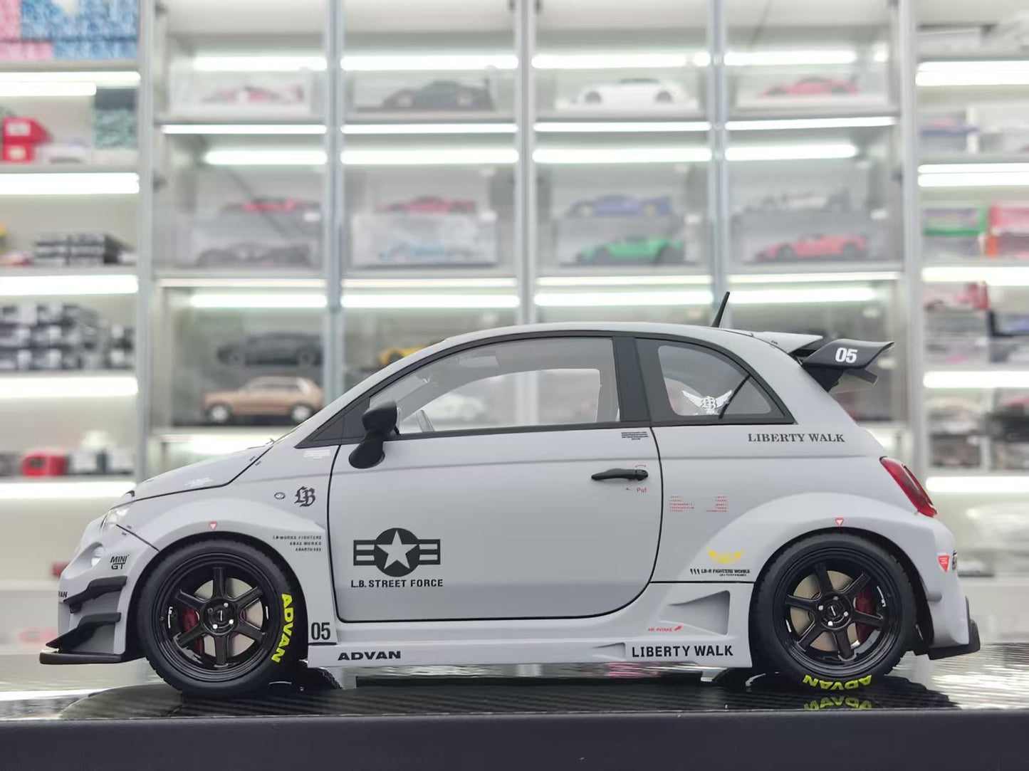 VIP 1/18 Abbas 595 Combat Gray VIP180