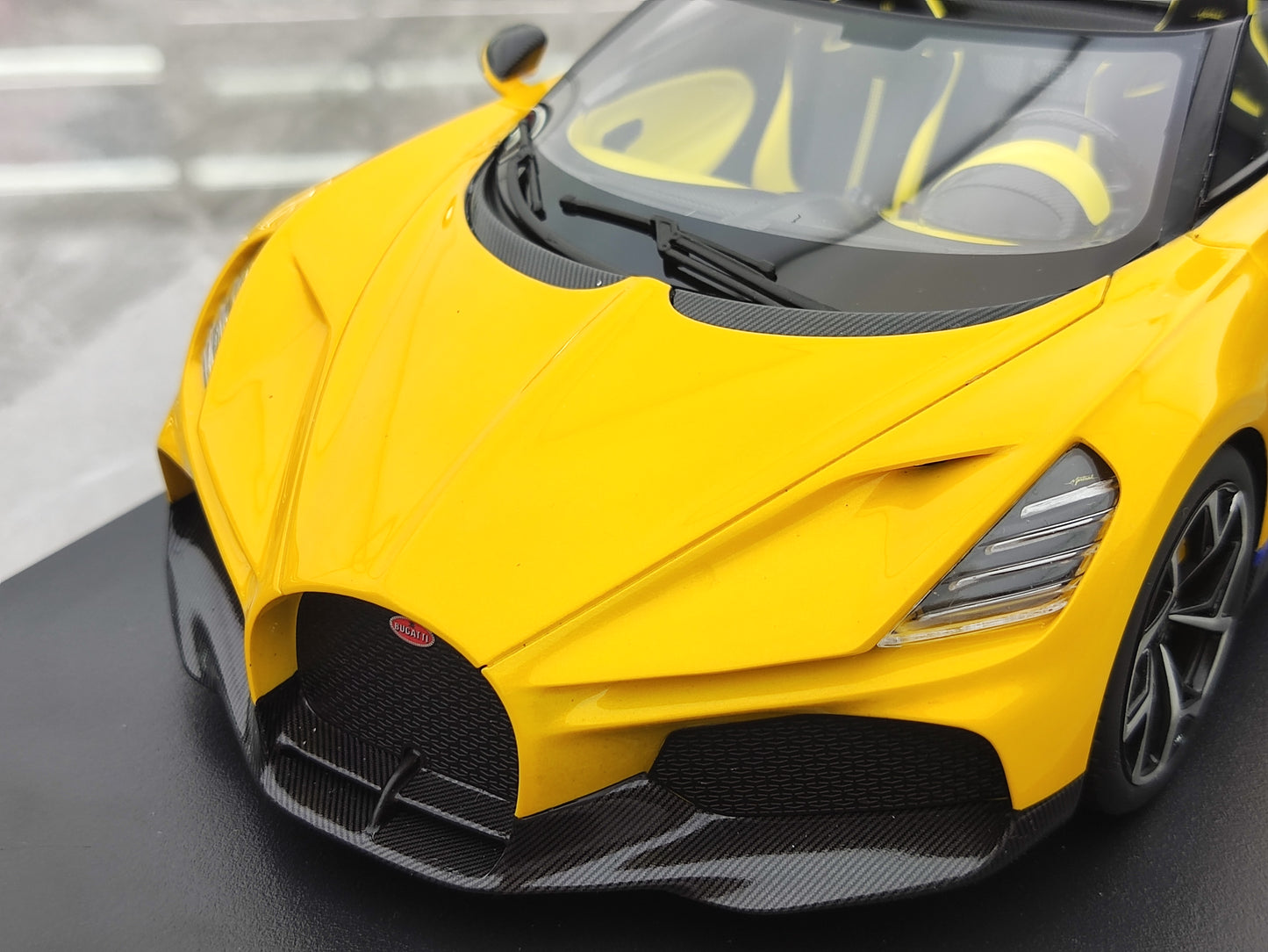 TOPSPEED 1/18 Bugatti W16 Mistral Yellow Simulation Model Car TS0598