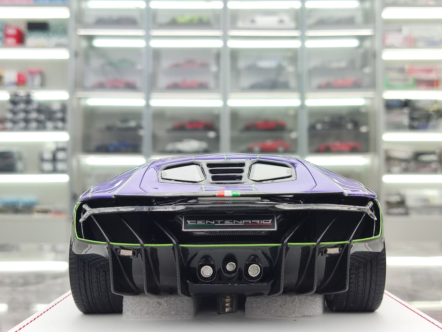 TE 1/18 Lamborghini Centenario Gradient Purple/Glow-in-the-Dark Green Resin Car Model JS-TE002