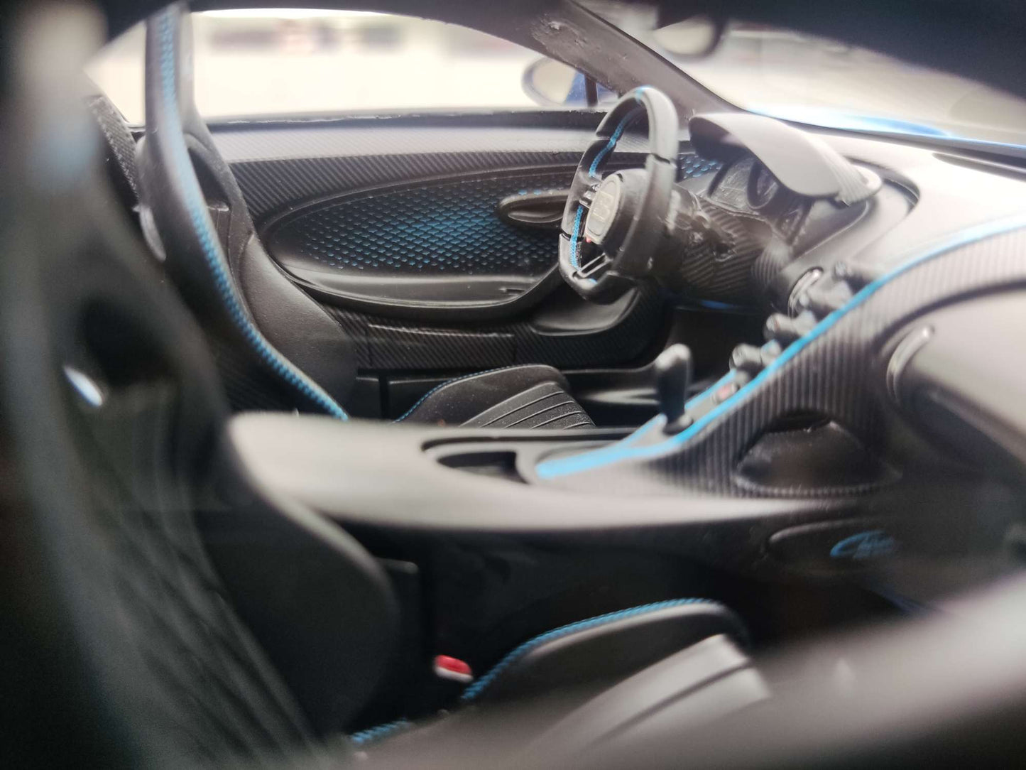 HH Model 1/18 Bugatti Chiron Pur Sport Presentation HH455