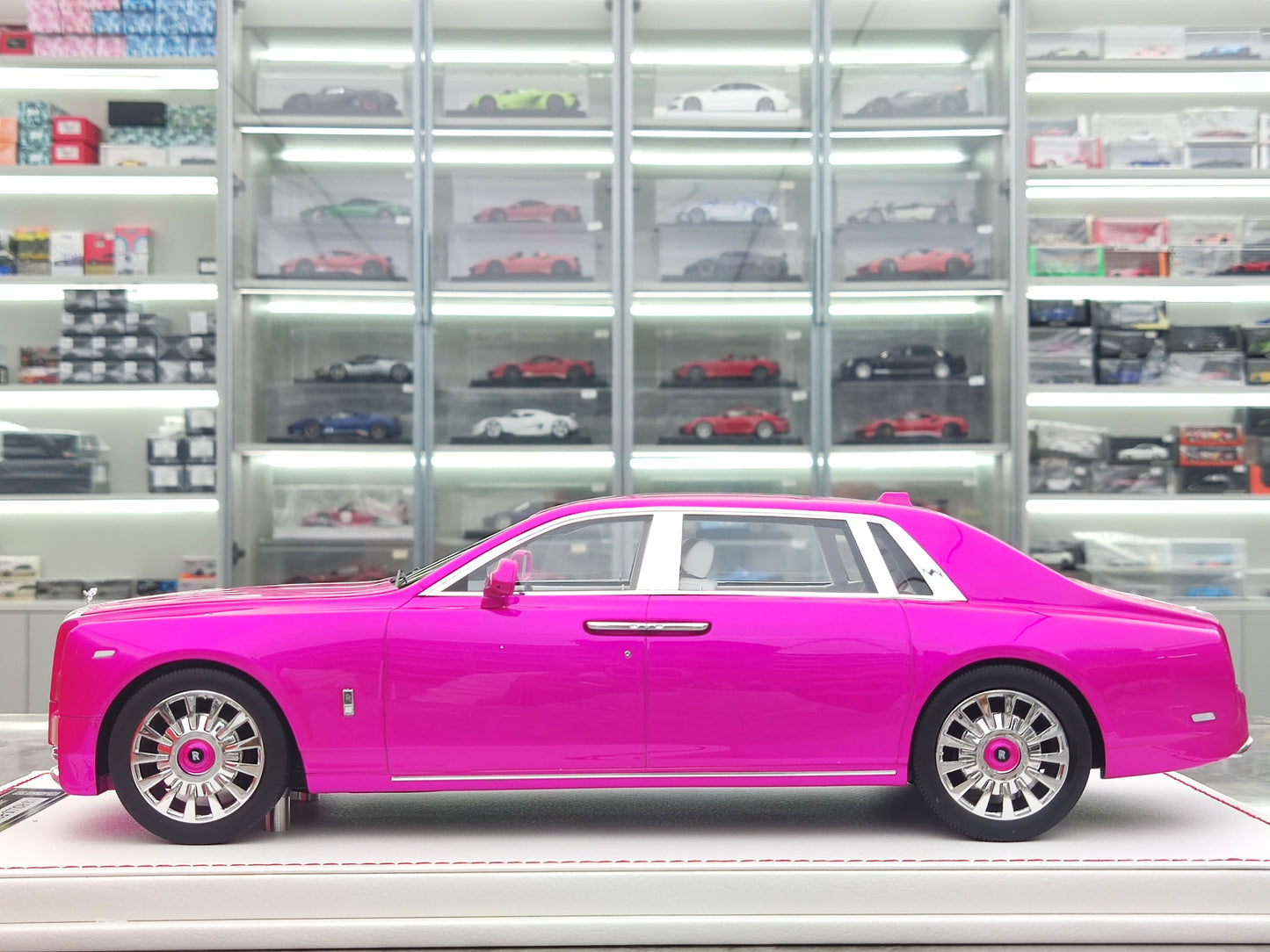 SC 1/18 Rolls-Royce Phantom Eighth Generation Electroplated Rose Red Model Car JS-SC003