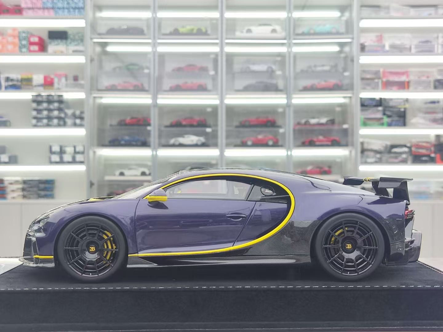 HH Model 1/18 Bugatti Chiron Pur Sport Dark Violet HH456