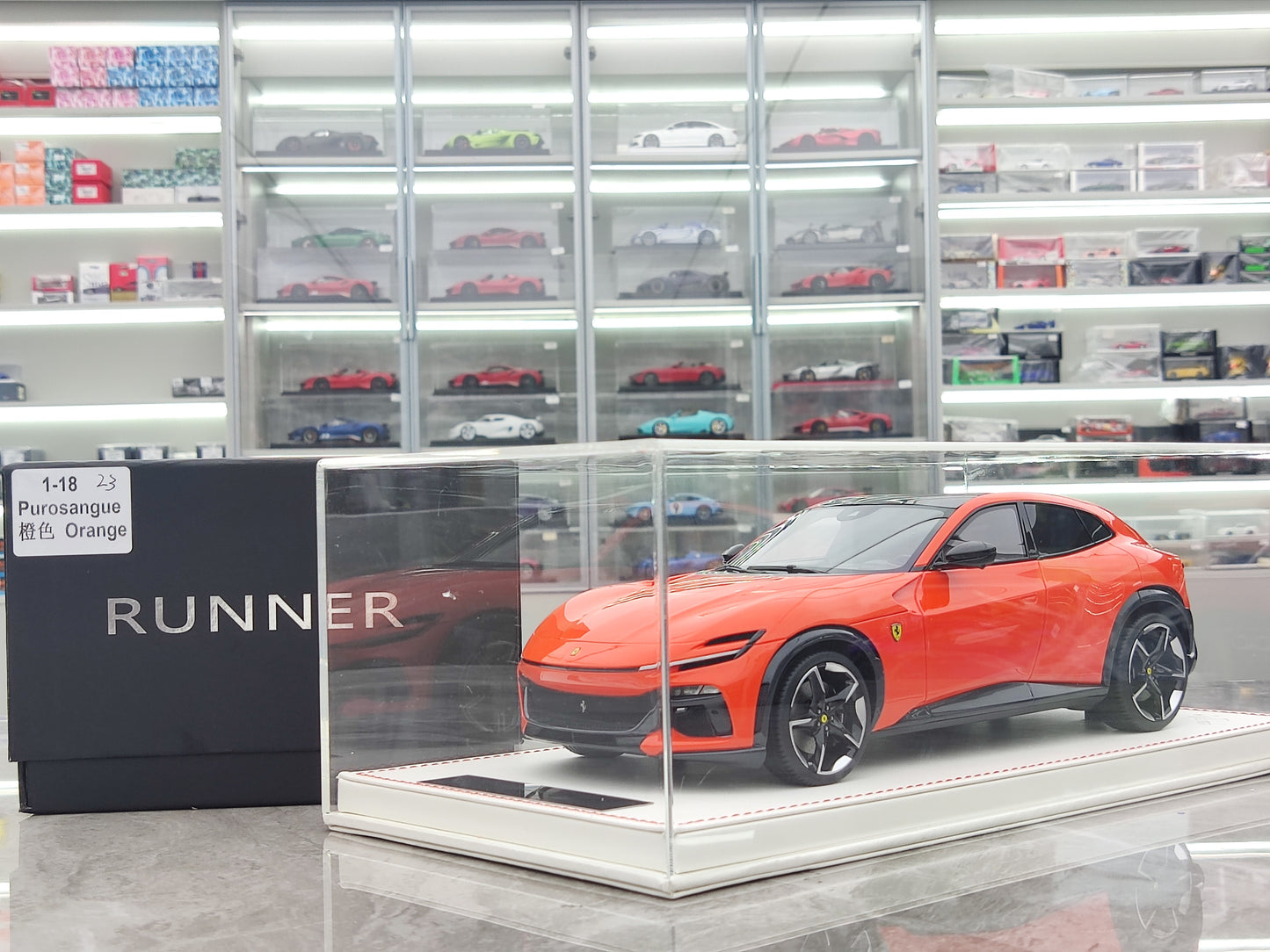 RUNNER 1/18 Ferrari Purosangue Simulation Model Car Ornaments
