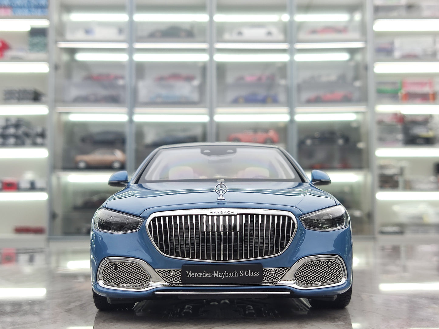 Almost Real 1/18 Mercedes-Benz Maybach S-Class Vintage Blue 820135