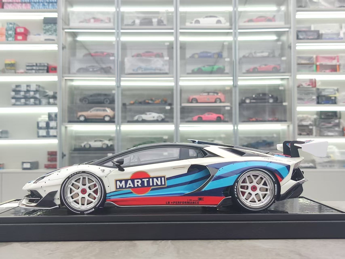 VIP 1/18 Lamborghini LBWK SVJ Martini Car Model VIP175