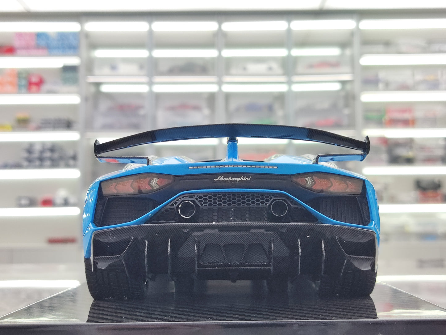 UU 1/18 Lamborghini SVJ Baby Blue UU002