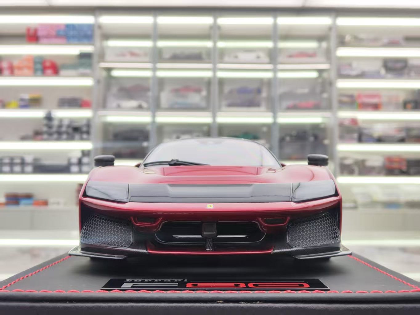 MR 1/18 Ferrari F80 Hardtop Red Model Car FE045A