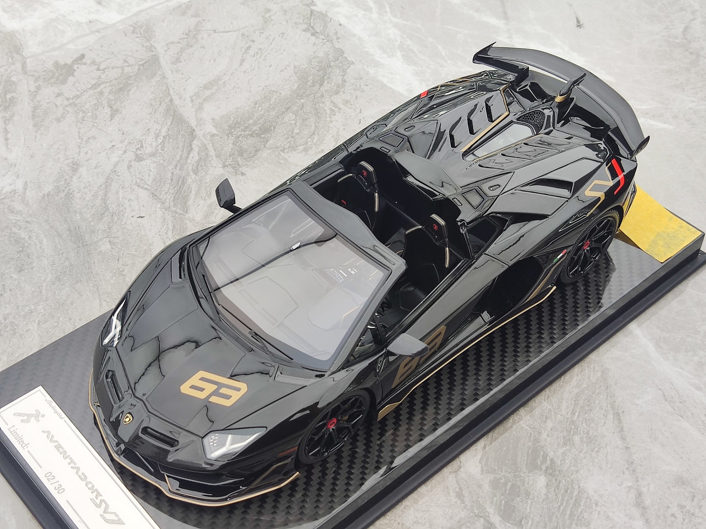 RUNNER 1/18 Lamborghini SVJ Limited Edition Model Car Collectible