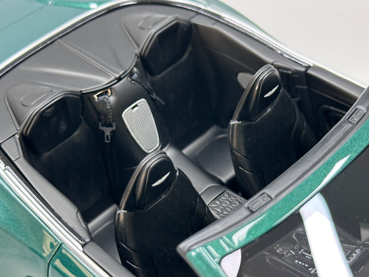MOTORHELIX 1/18 Aston Martin DB12 Volante (Convertible) - Cinnabar Green - MH394