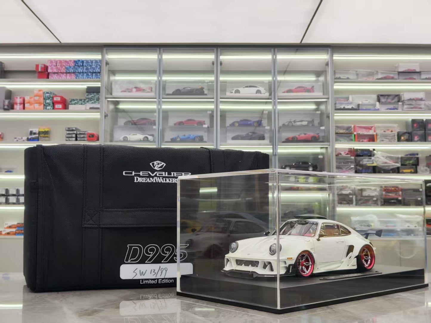 Dreamwallers 1/18 Porsche 911 Modified White Simulated Car Model C-D995-SW01