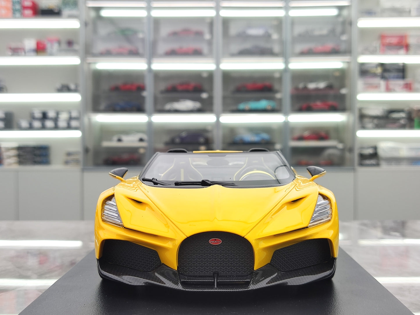 TOPSPEED 1/18 Bugatti W16 Mistral Yellow Simulation Model Car TS0598