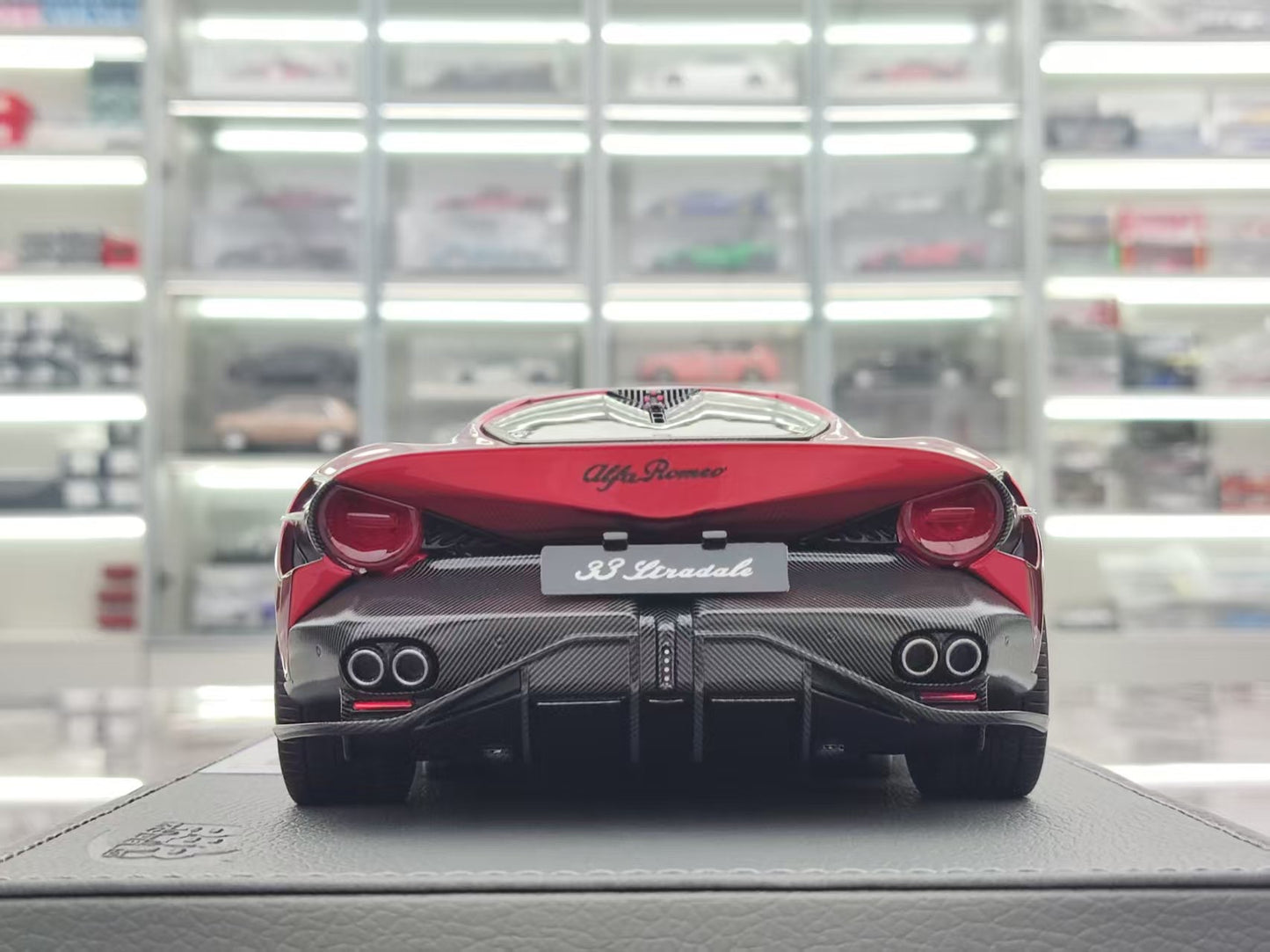 BBR 1/18 Alfa Romeo 33 Stradale Red Leather Base Car Model P18264A