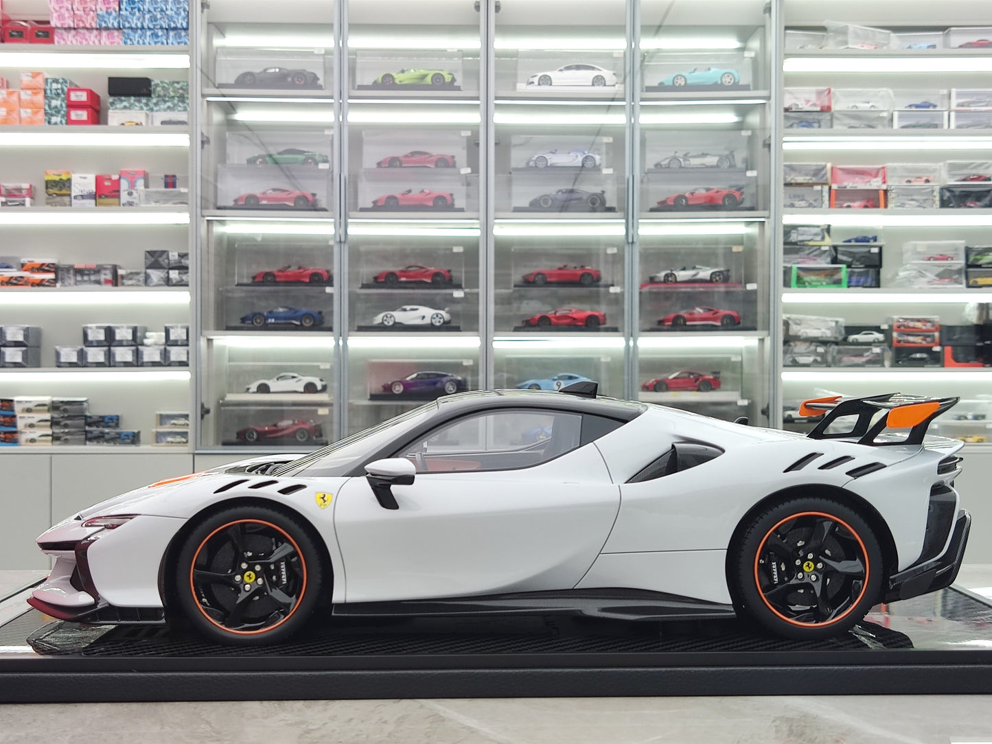BBR 1/12 Ferrari SF90 XX Stradale Polar White Simulation Model Car Ornaments BBR1220A