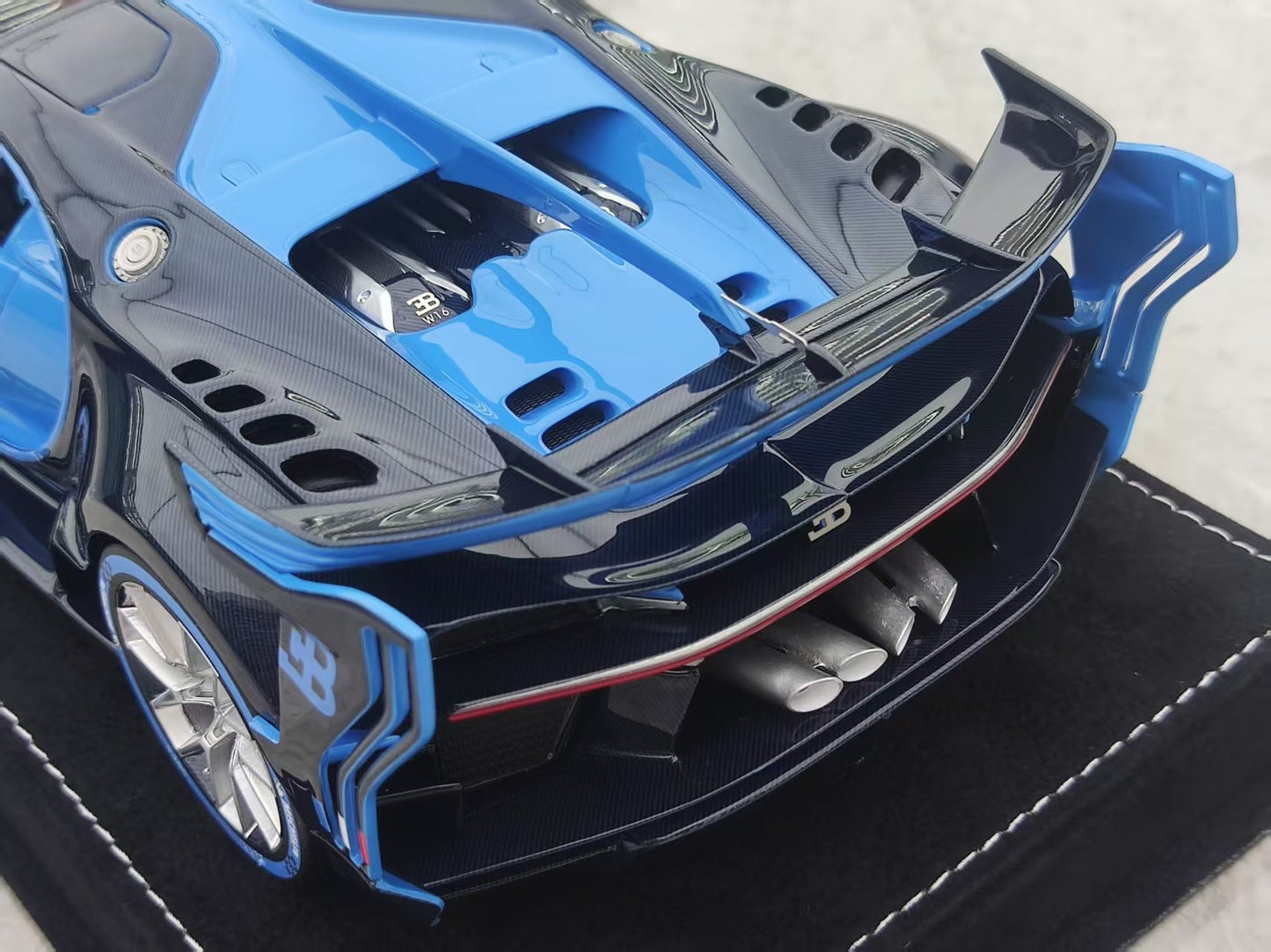 HH Model 1/18 Bugatti Vision GT Ocean Blue/Blue Carbon Fiber HH481