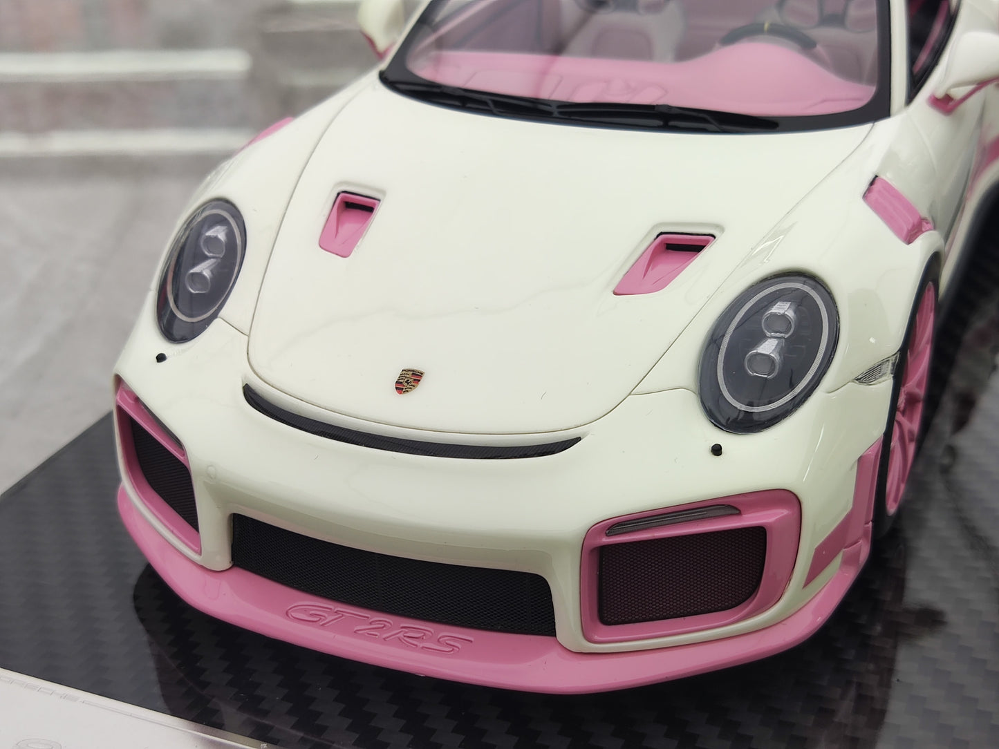 UU 1/18 Porsche 911 GT2 RS Fluorescent Pink Simulated Car Model JS-UU008