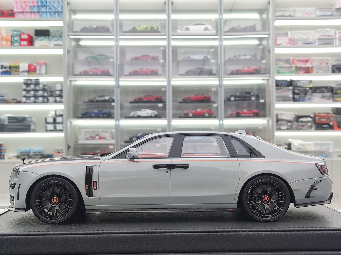 VMB 1/18 Rolls-Royce Ghost Grey Carbon Hood Resin Model JS-VMB003