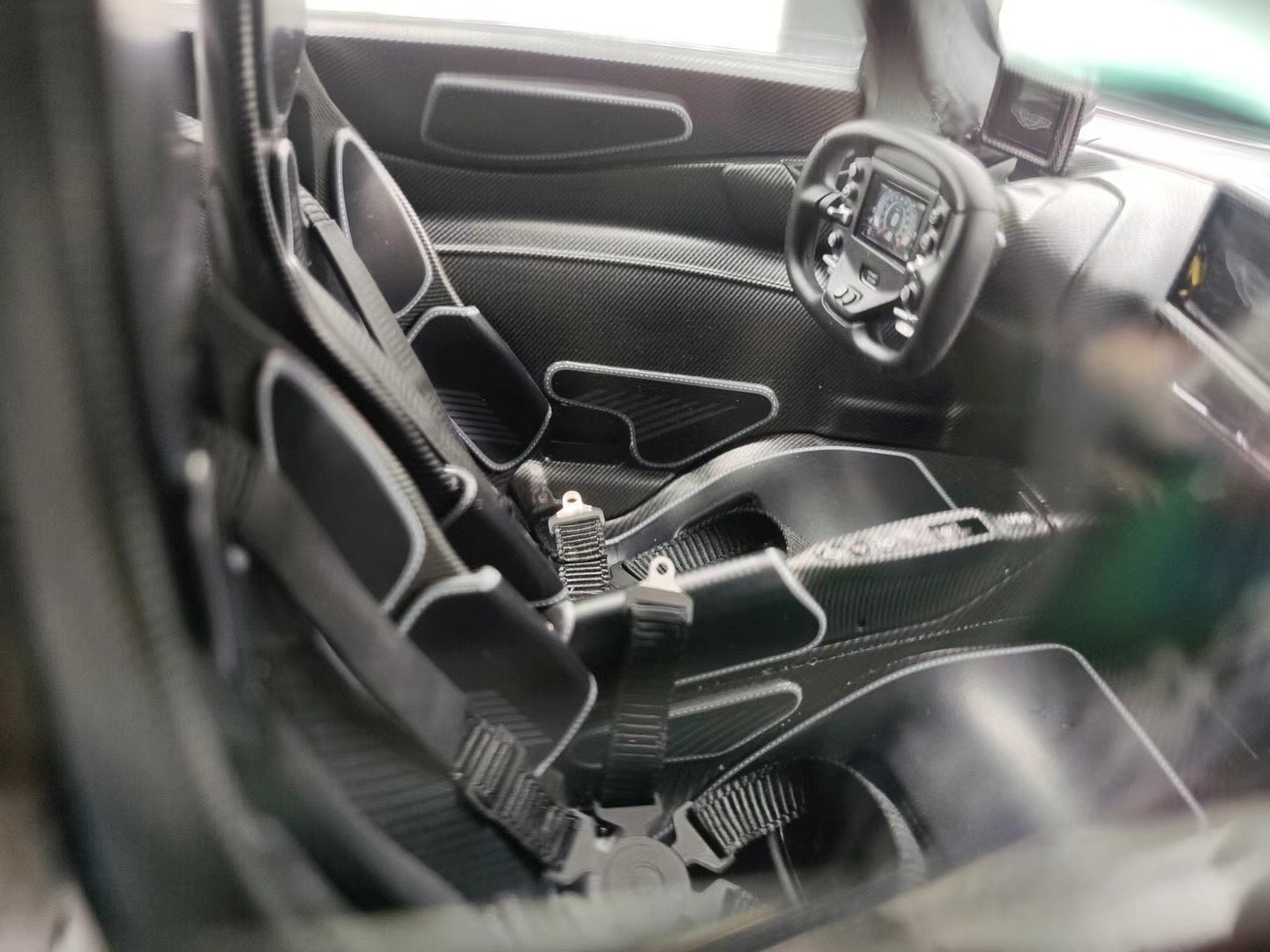 FRONTIART 1/8 Aston Martin Valkyire, British Green FA186