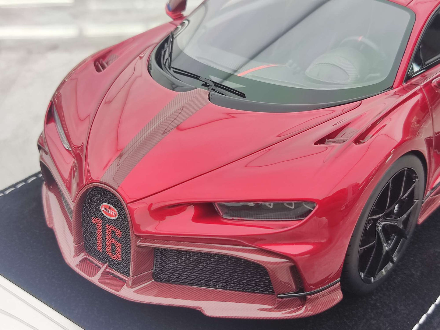 HH Model 1/18 Bugatti Chiron Pur Sport Pearl Red Carbon Fiber HH458