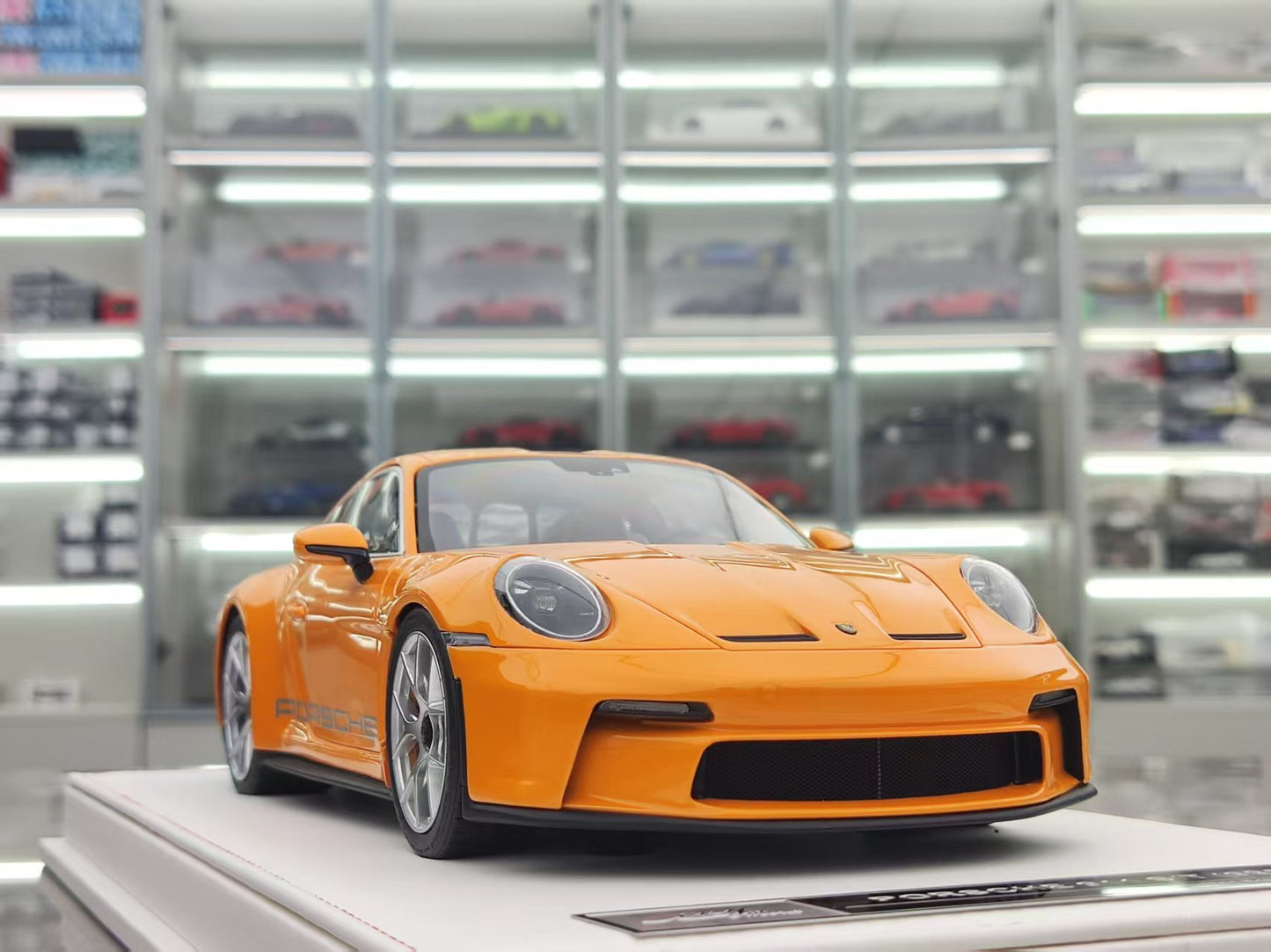IVY 1/18 Porsche 911 S/T (992), orange resin model car IVY228