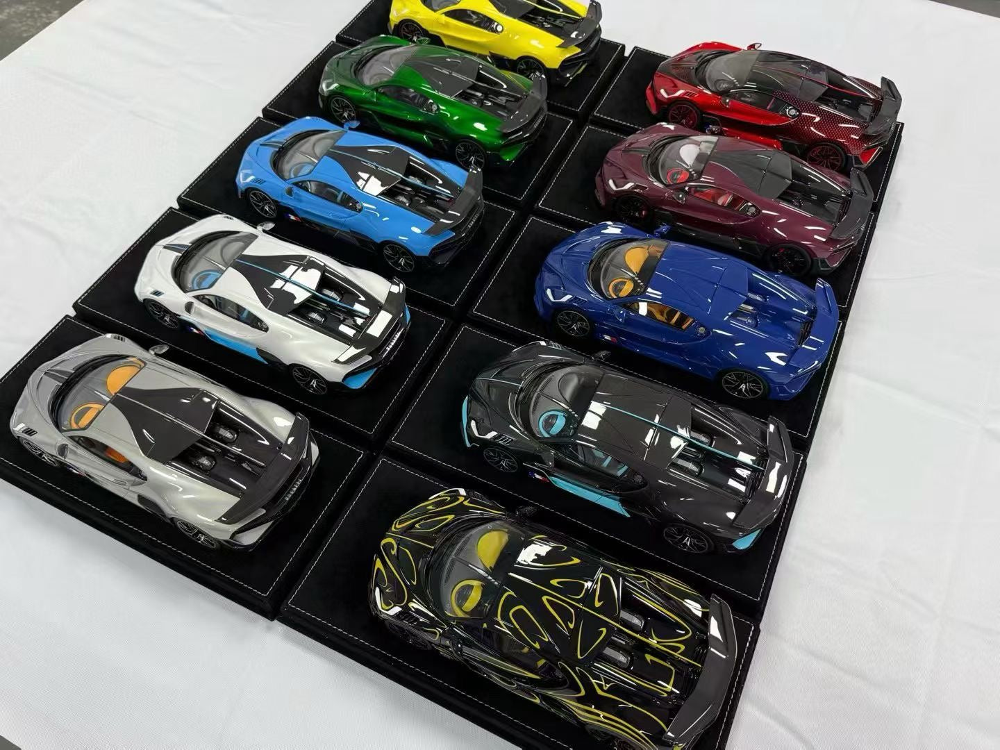 HH 1/18 Bugatti Divo Limited Edition Model Car