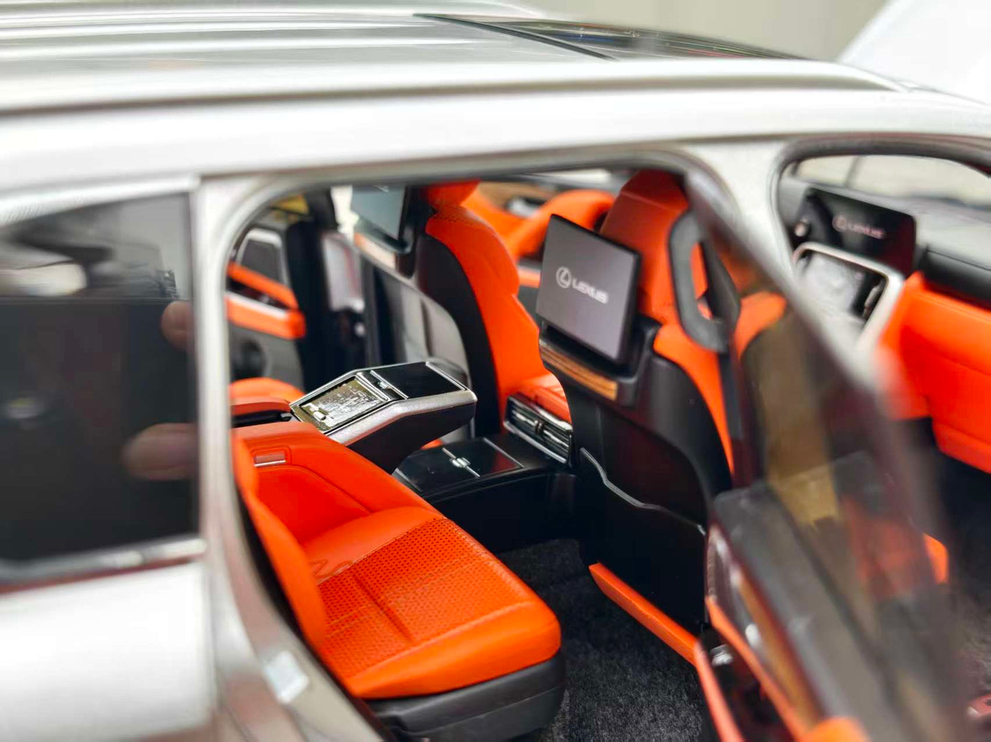 LCD 1/18 Lexus LX600 Silver Alloy Car Model LCD122