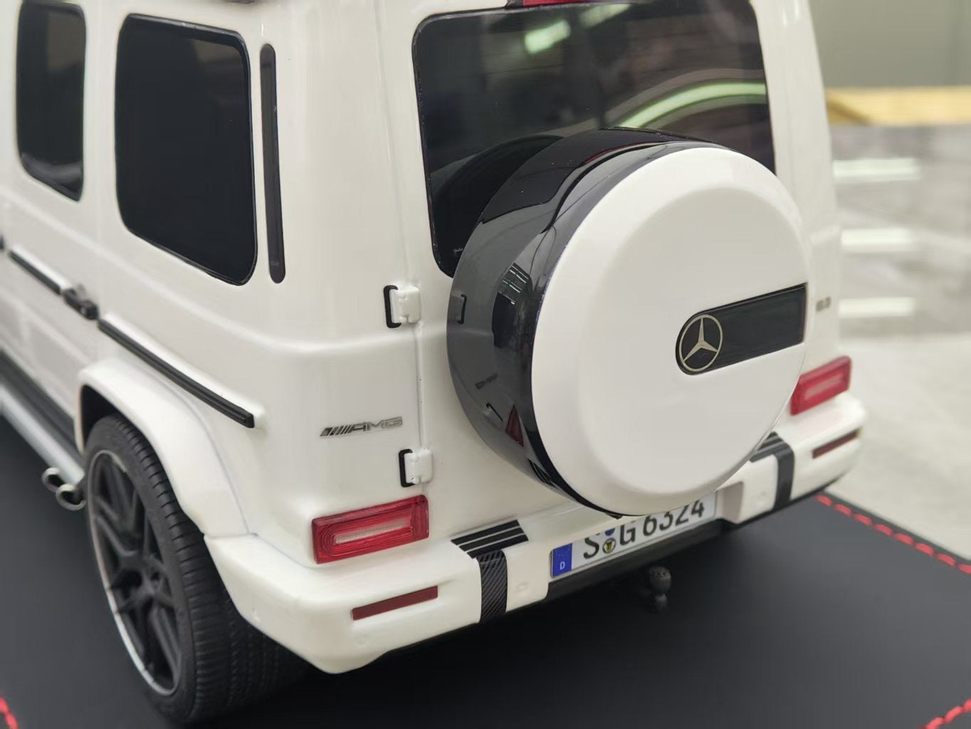 BBA MODEL 1/18 Mercedes-Benz G63 AMG White Resin Model Car BBA020