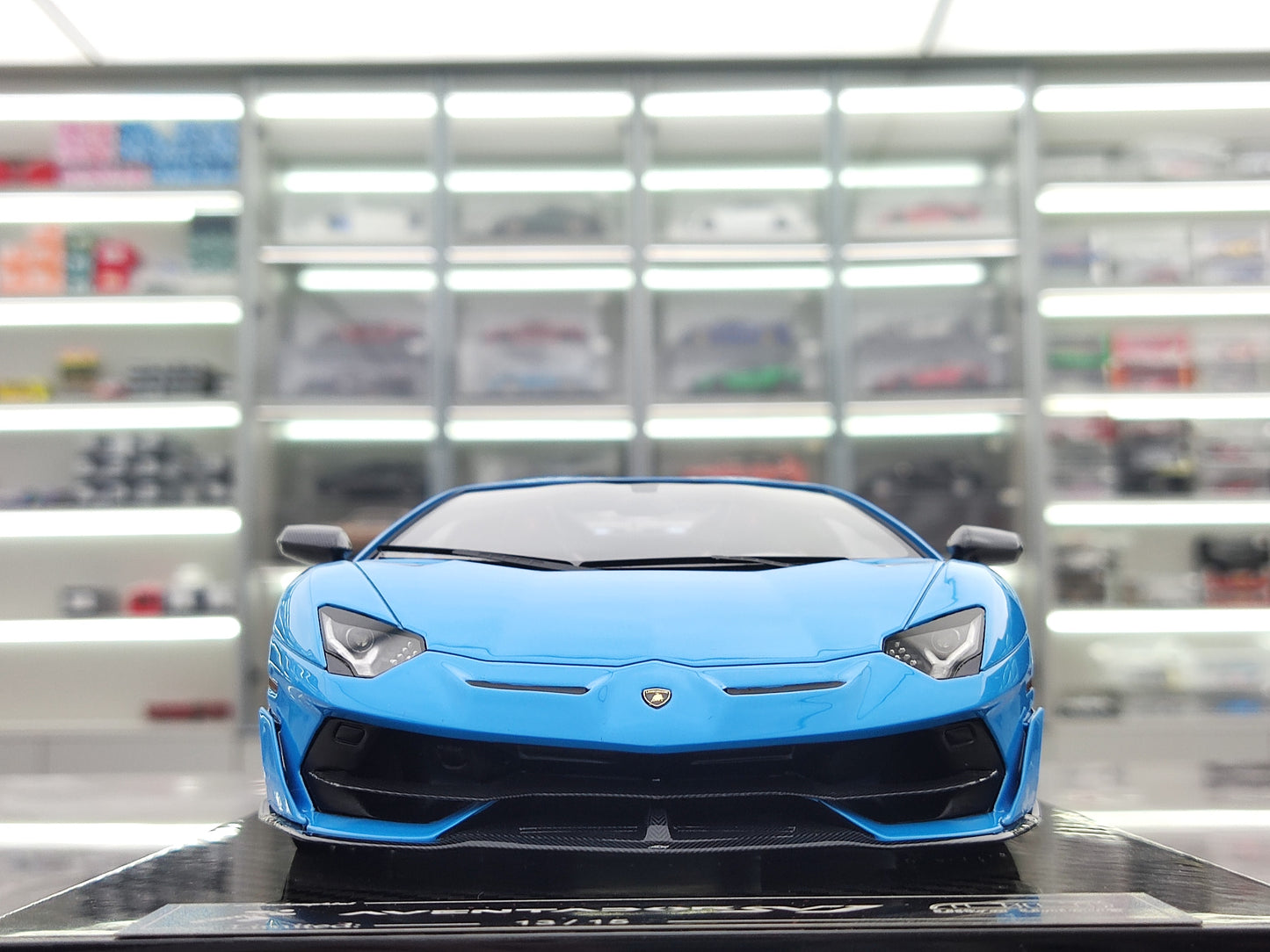 UU 1/18 Lamborghini SVJ Baby Blue UU002