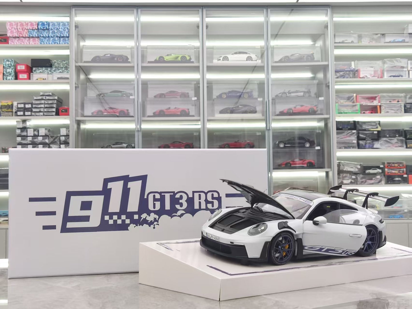 MINICHAMPS 1/18 Porsche 911 GT3 RS Alloy Car Model 113062035