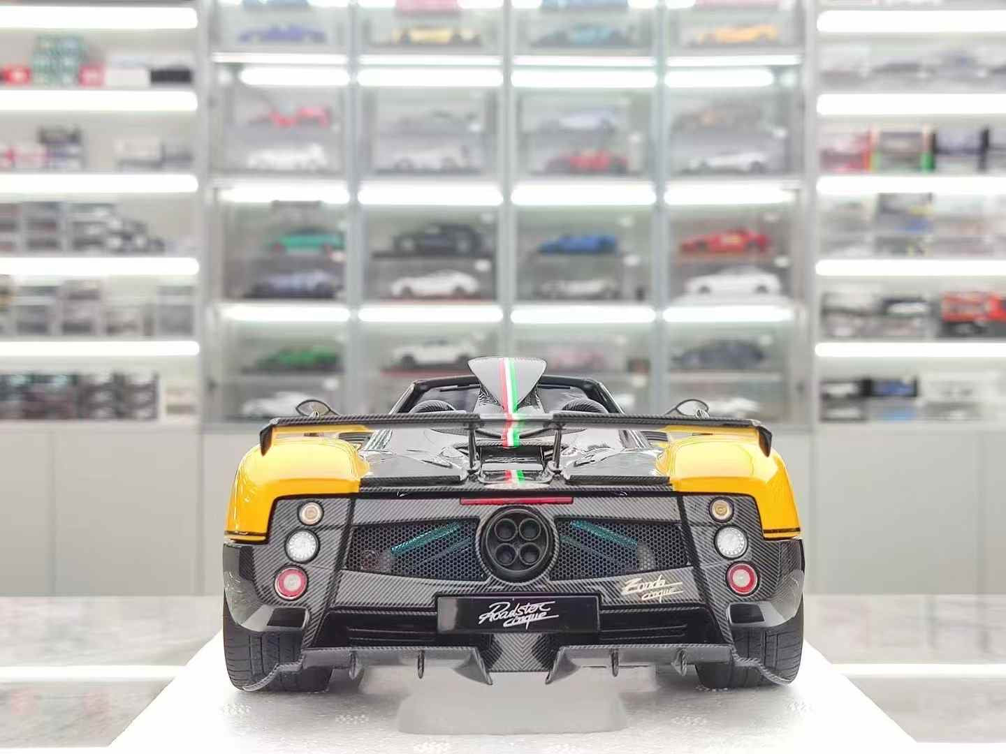 Almost Real 1/18 Pagani Zonda Cinque Roadster-2009 Yellow Alloy Fully Opening Car Model 850613001