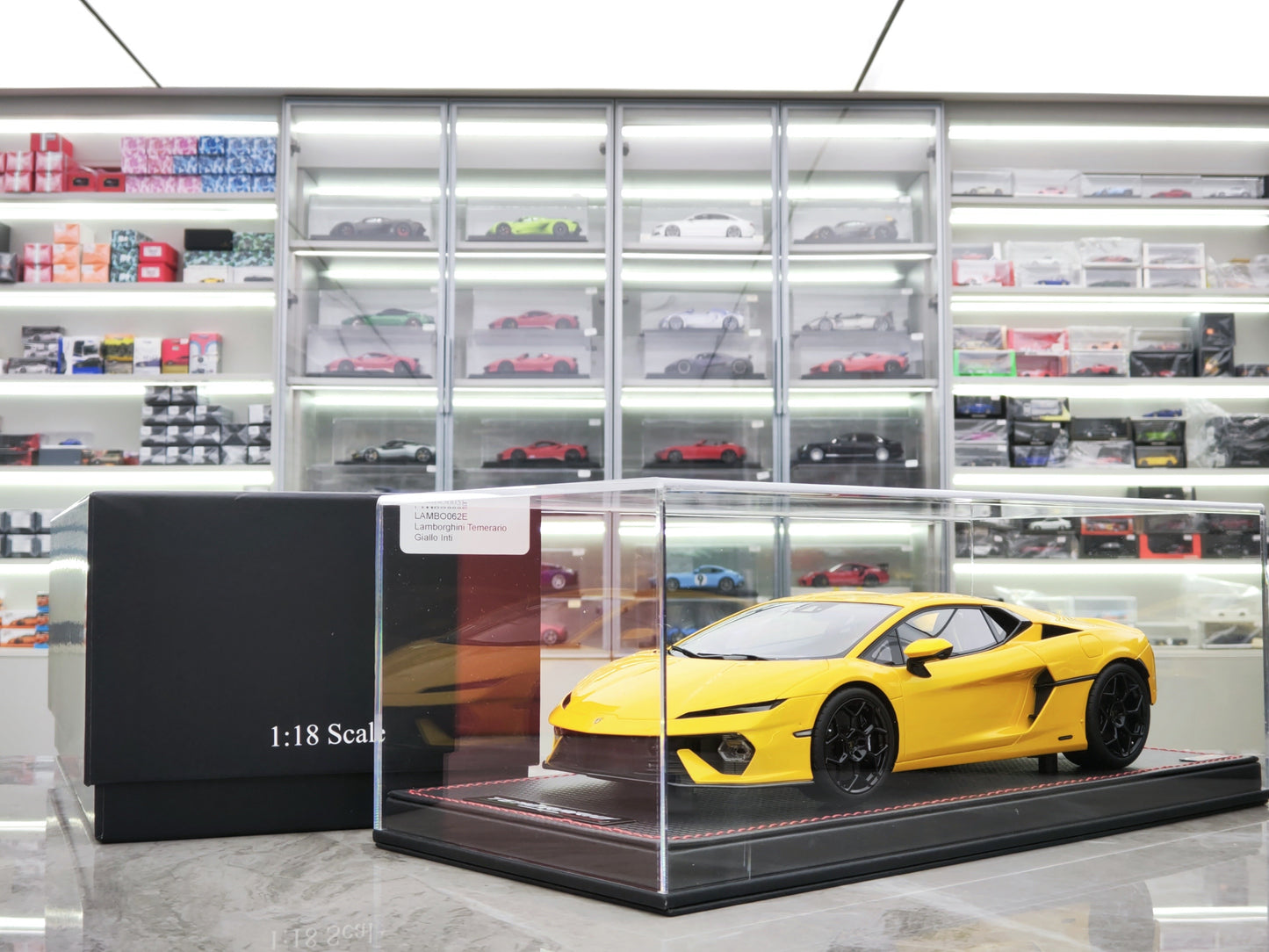 MR 1/18 Lamborghini New Generation Baby Bull Temerario Hardtop Giallo Inti (Indi Yellow) Simulated Car Model LAMBO062E