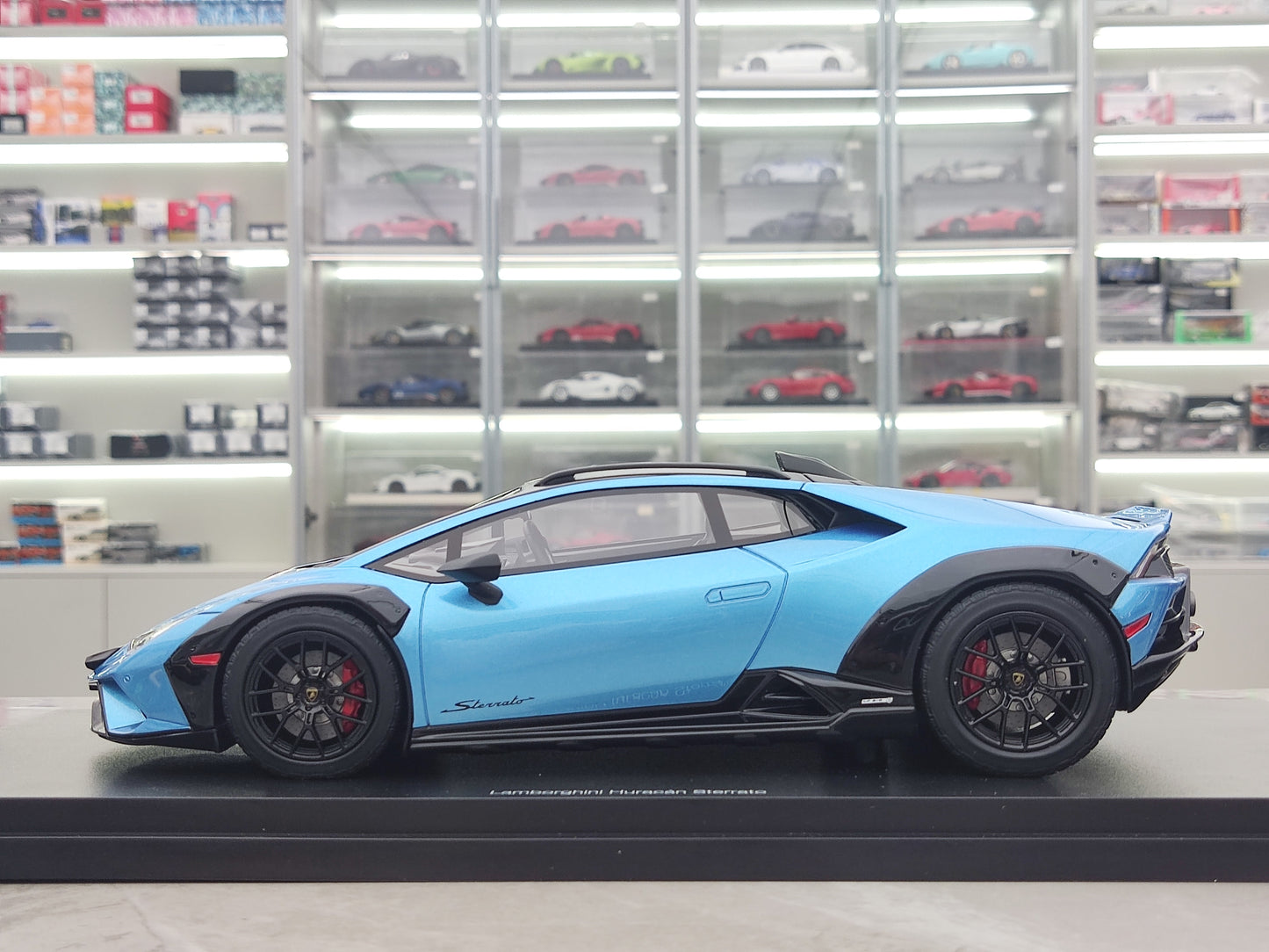 TOPSPEED 1/18 Lamborghini Huracan Sterrato blue model car TS0609