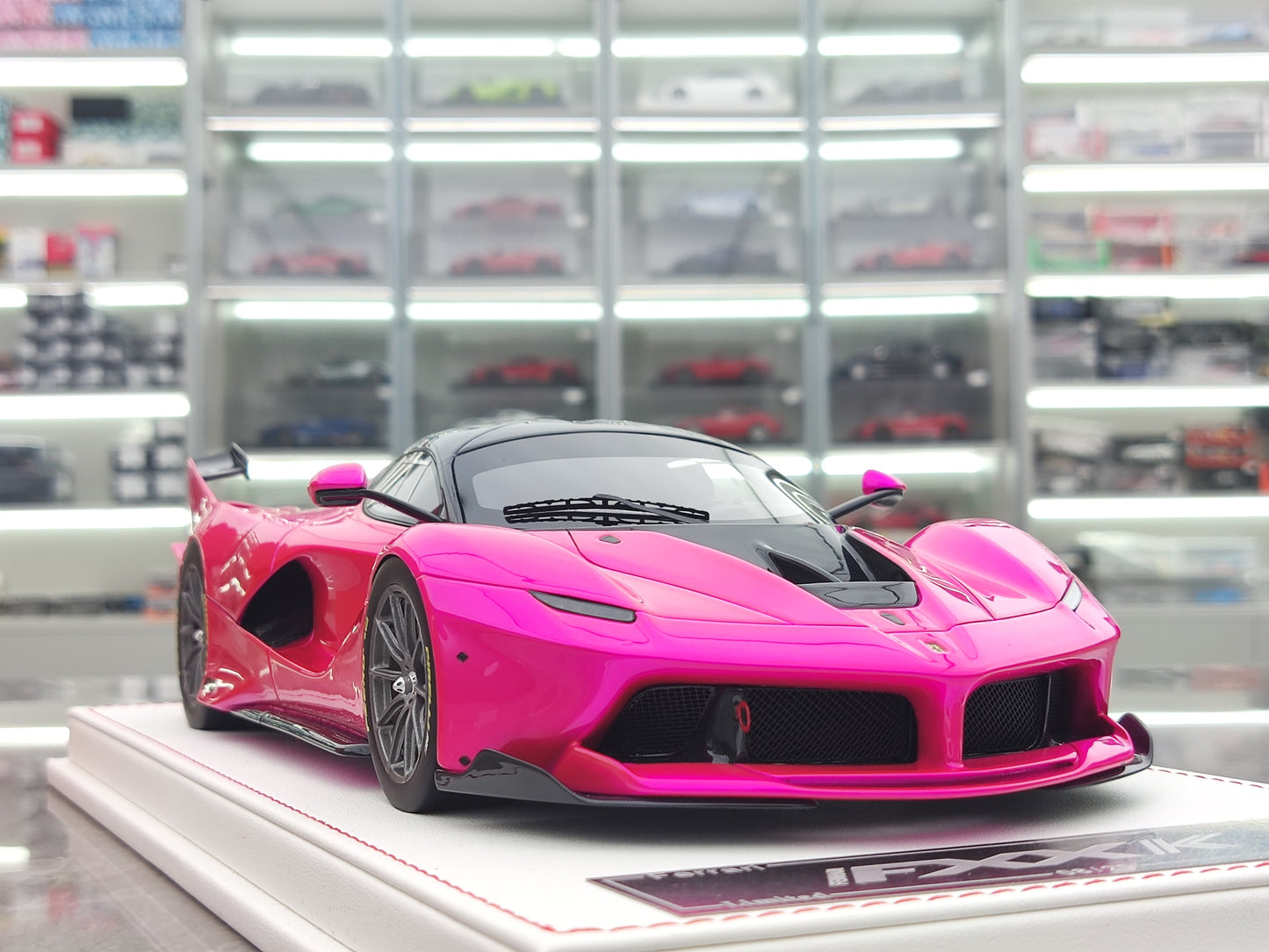 CE 1/18 Ferrari FXXK Electric Pink with Carbon Top Simulated Car Model JS-CE007