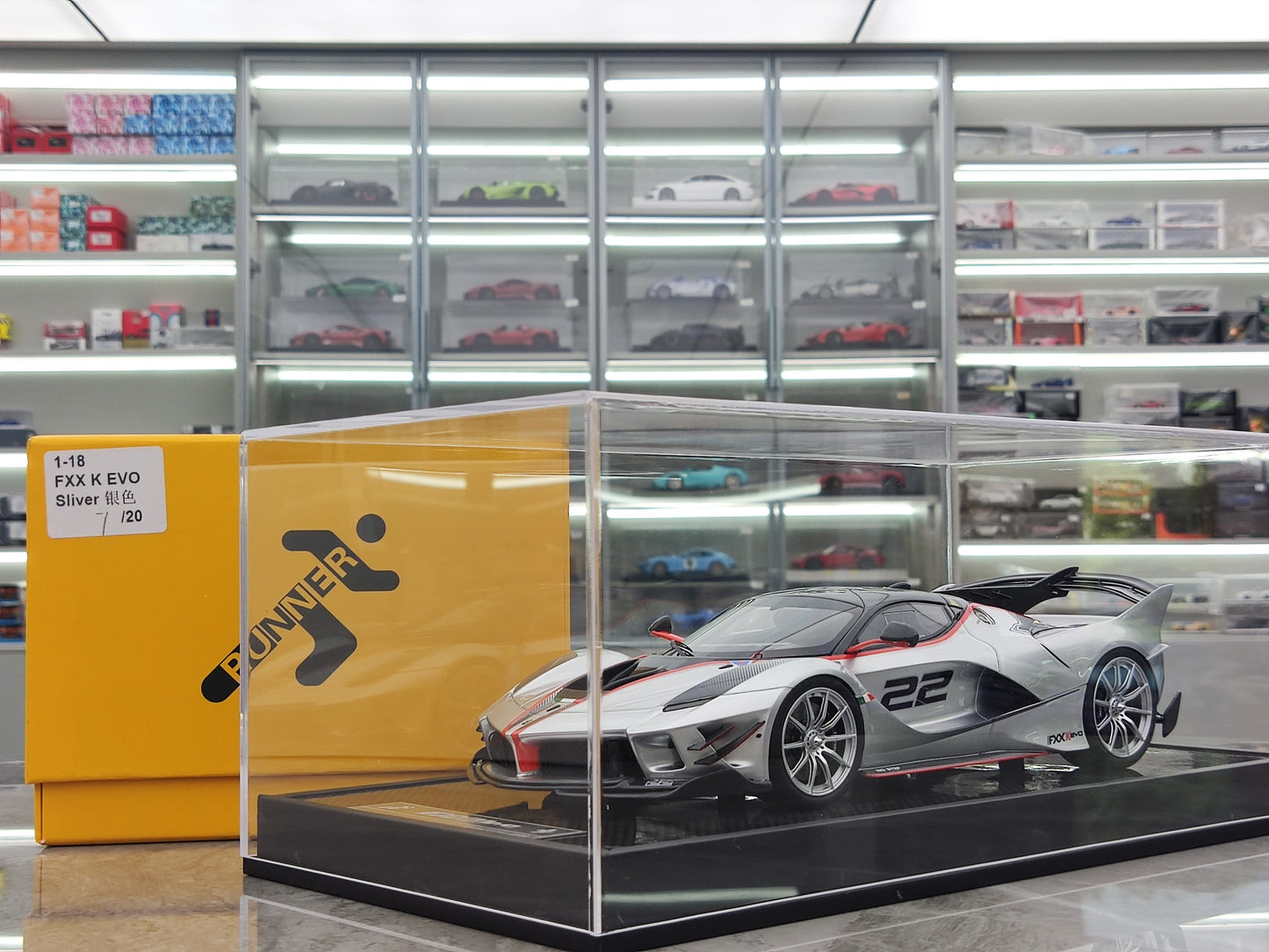 RUNNER 1/18 Ferrari FXX K EVO Limited Edition Model Ornaments Collectibles