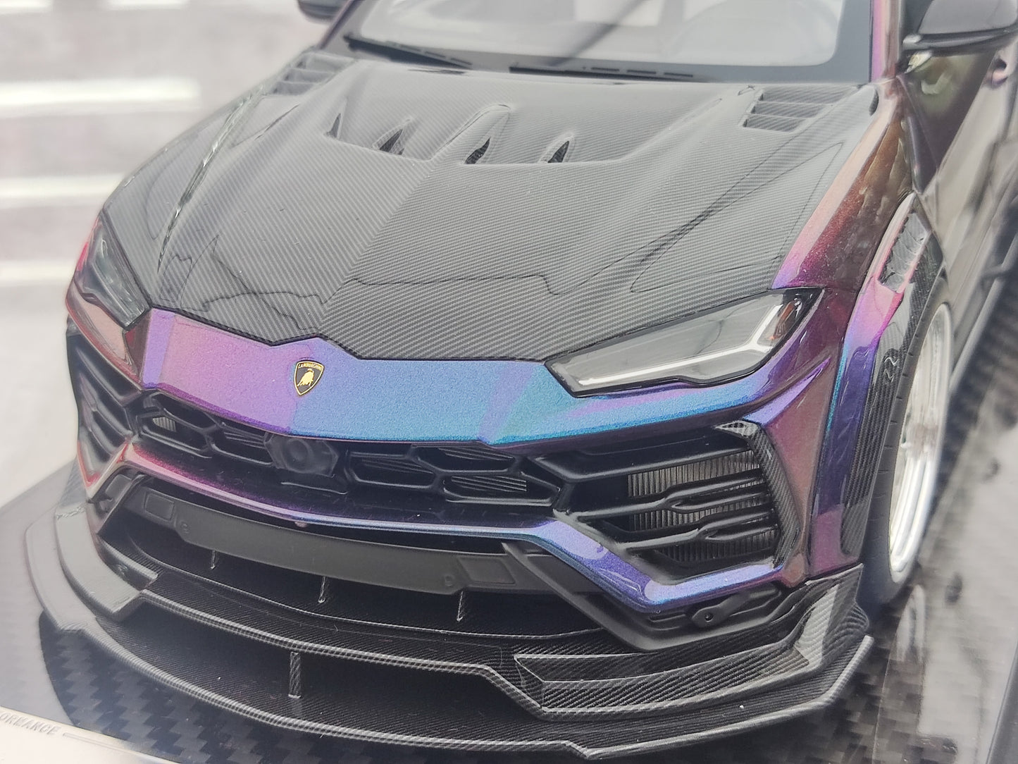 UU 1/18 Lamborghini URUS Color-Changing Purple Resin Car Model JS-UU010