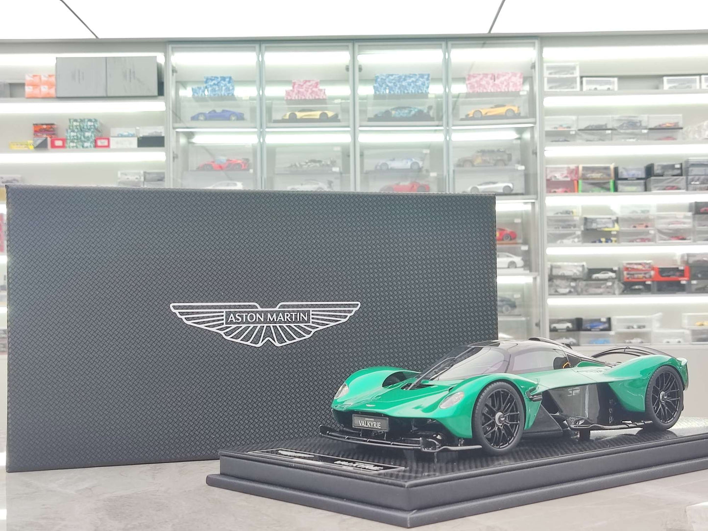 FRONTIART 1/18 Aston Martin Valkyire British Green FA146
