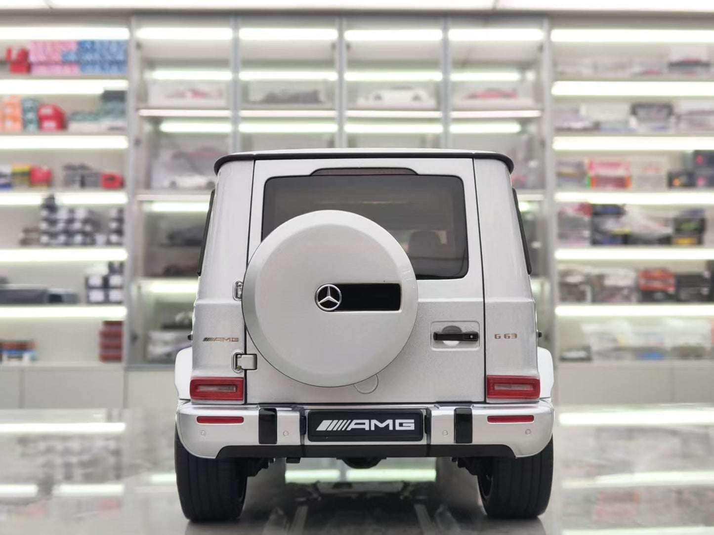 AR 1/18 Mercedes-Benz G63 AMG Silver All-Metal Opening Car Model 820808