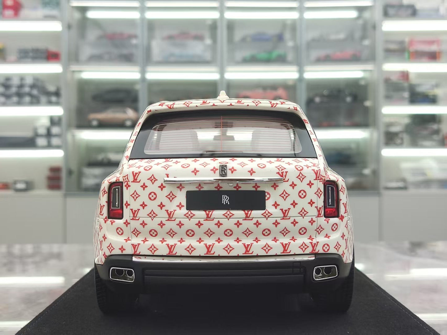 GL 1/18 Rolls-Royce Cullinan Resin Model JS-GL034