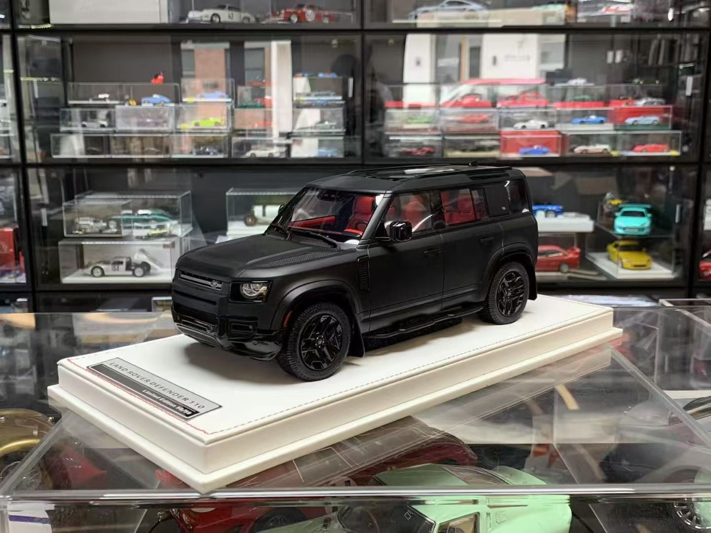 Ivy Merit 1/18 Land Rover Defender 110 Limited Edition Car Model