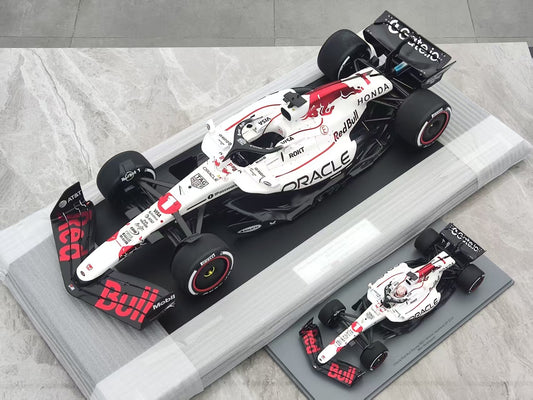 Spark 1/8 Red Bull Racing RB21 No.1 Oracle Red Bull Racing Winner Japanese GP
2025 Max Verstappen 08SP295