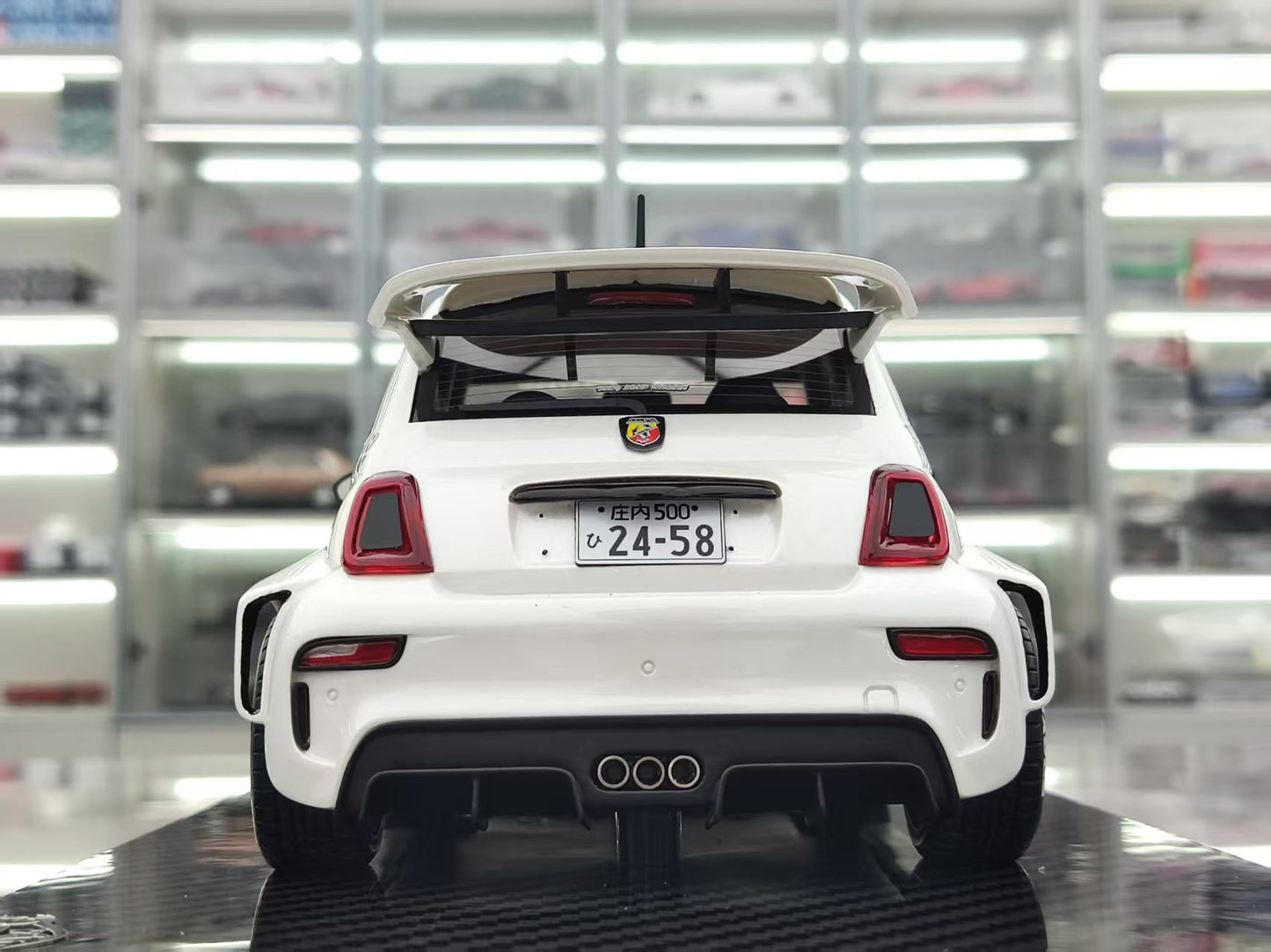 VIP 1/18 Abbas 595 Pearlescent White VIP181