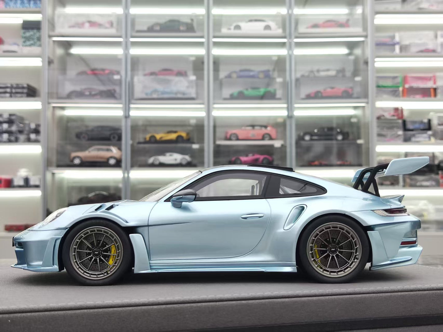 TIMOTHY&PIERRE 1/18 Porsche 911 GT3 RS Sonderwunsch Ice Blue TP185