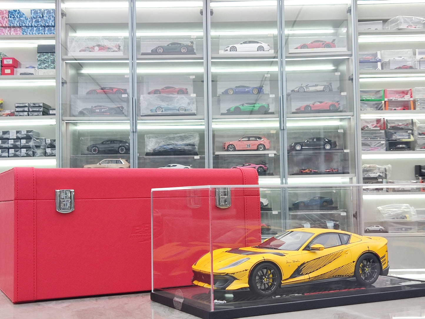 BBR 1/18 Ferrari 812 Corpetizione Yellow Suitcase Edition P18207ARTCH1