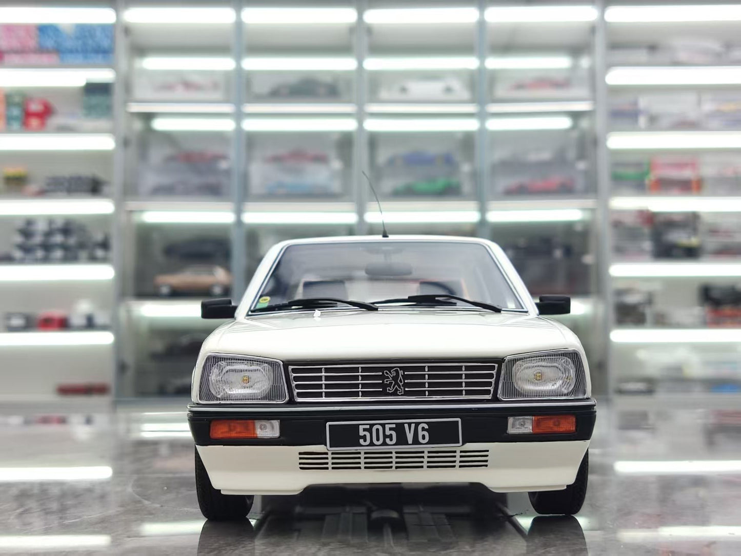 OTTO 1/18 Peugeot 505 V6 BLANC MEIJE 1989 White OT1297