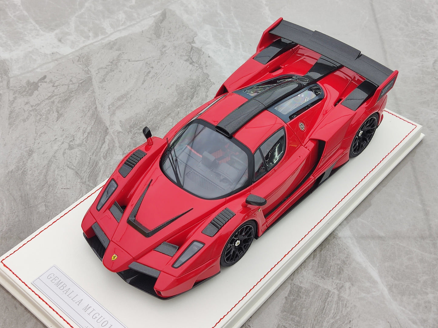 RUNNER 1/18 Ferrari Enzo MIG-UI Simulation Model Car Ornaments
